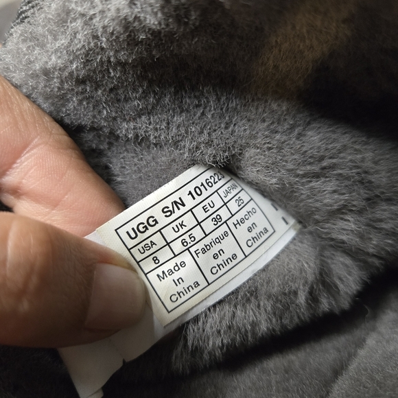 Uggs Classic Short Gray Boots Size 8 - Picture 8 of 9